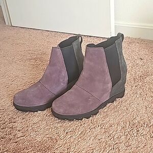 Sorel boots. Size 8. Light purple.